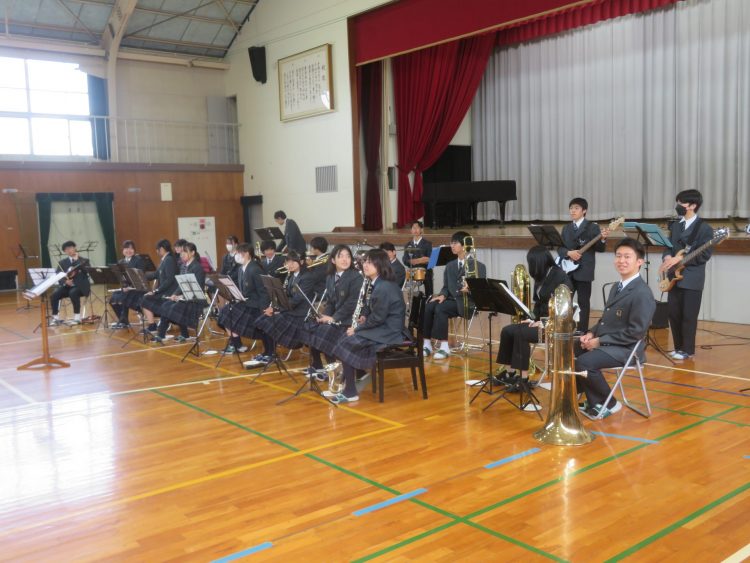 千秋南小学校へ訪問演奏